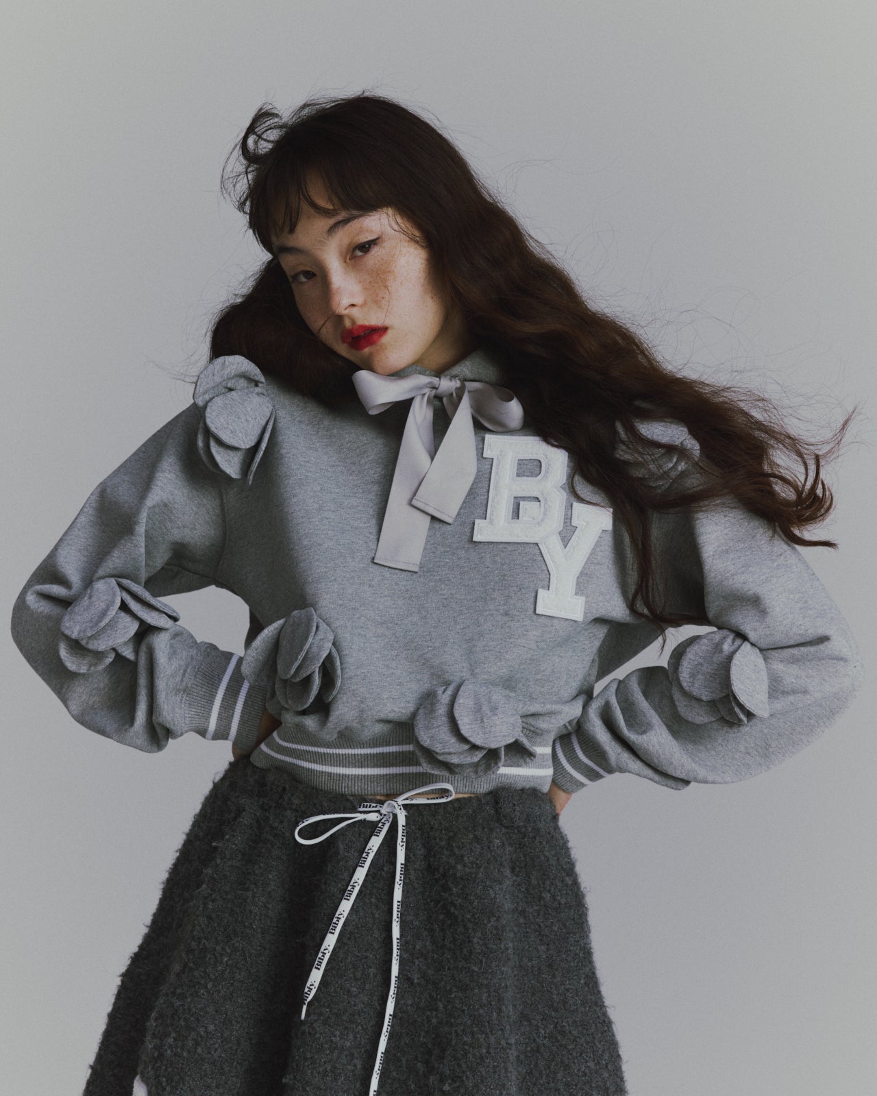 BY. FLOWER SWEATSHIRT