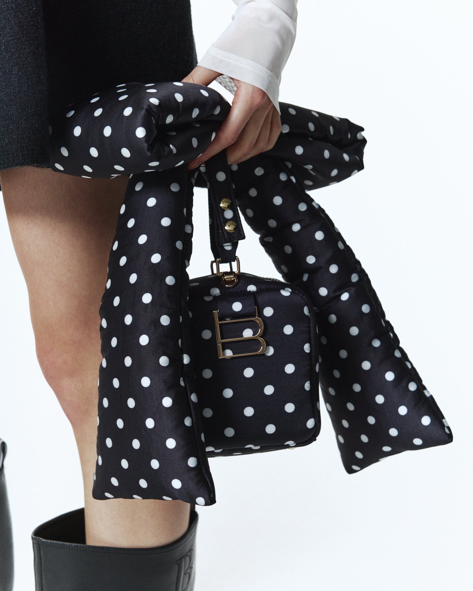 B. RIBBON BOX BAG
