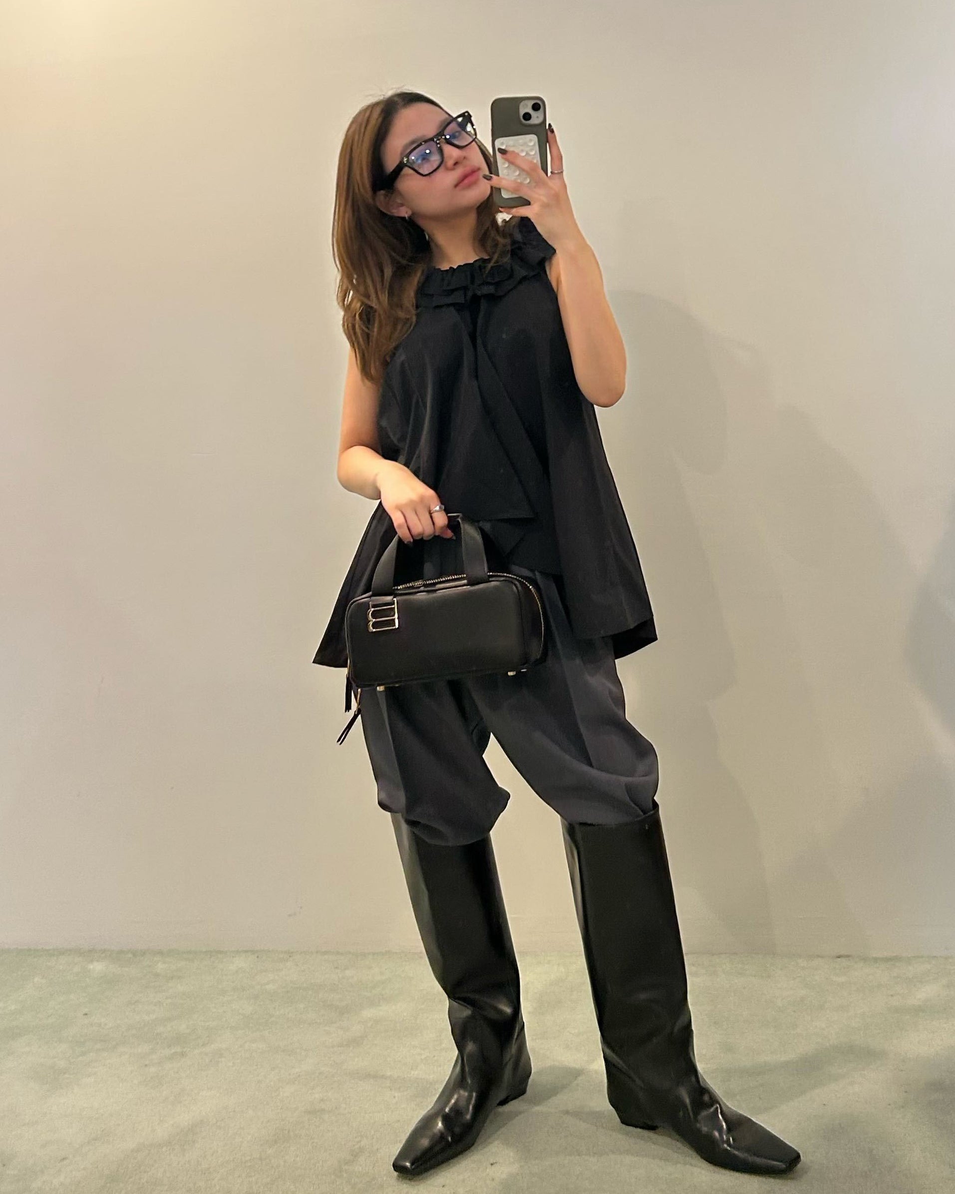 BIBIY. MADE | PATTY RUFFLE TOP BLACK｜Bibiy.