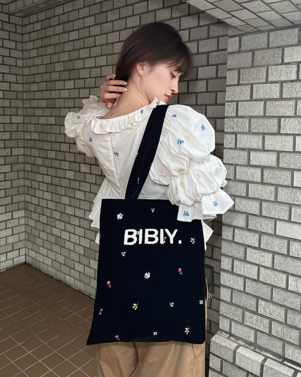 B. RIBBON MANIA BLOUSE/158cm/着用サイズF
