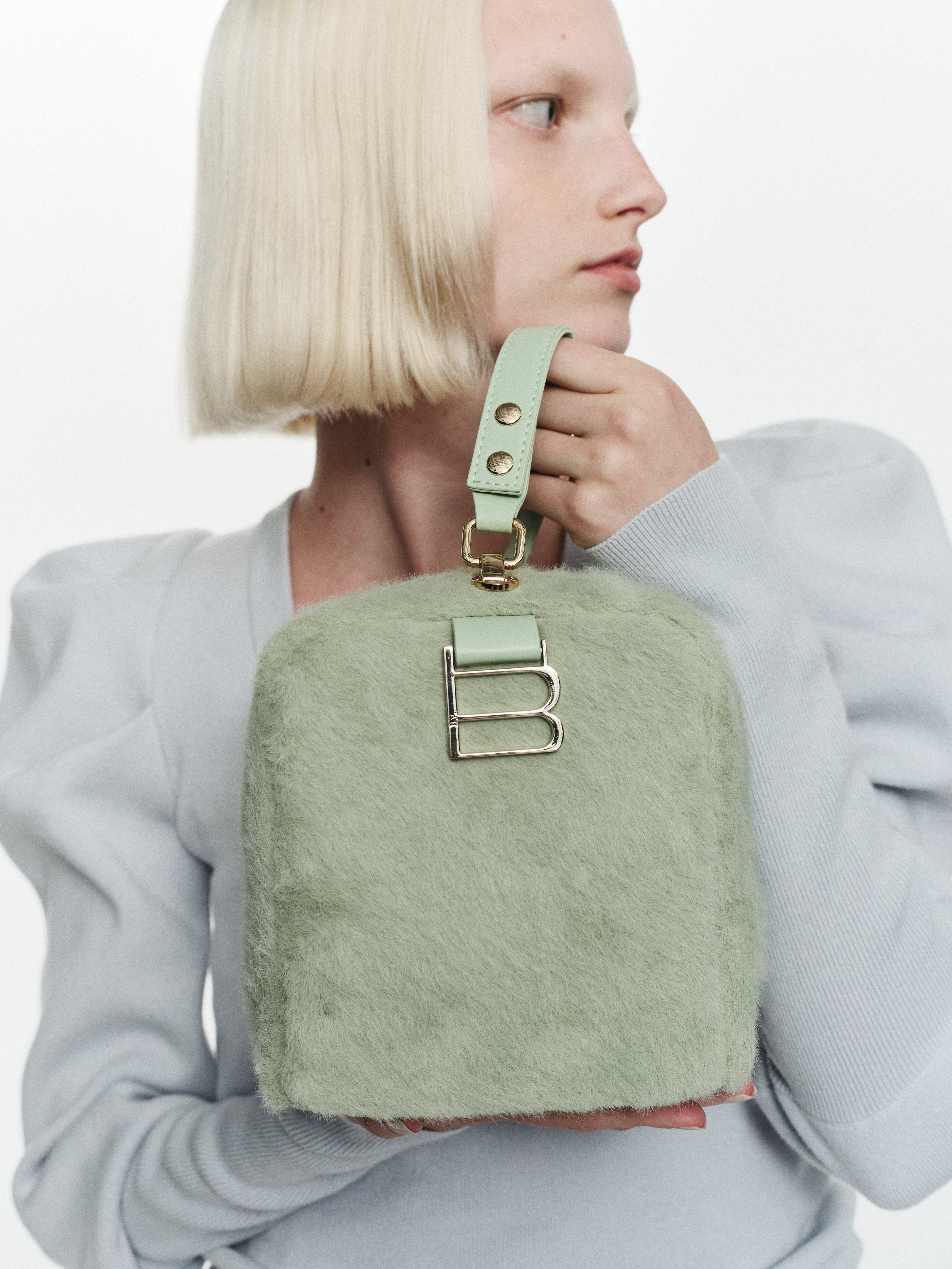 B. FUR BOX BAG