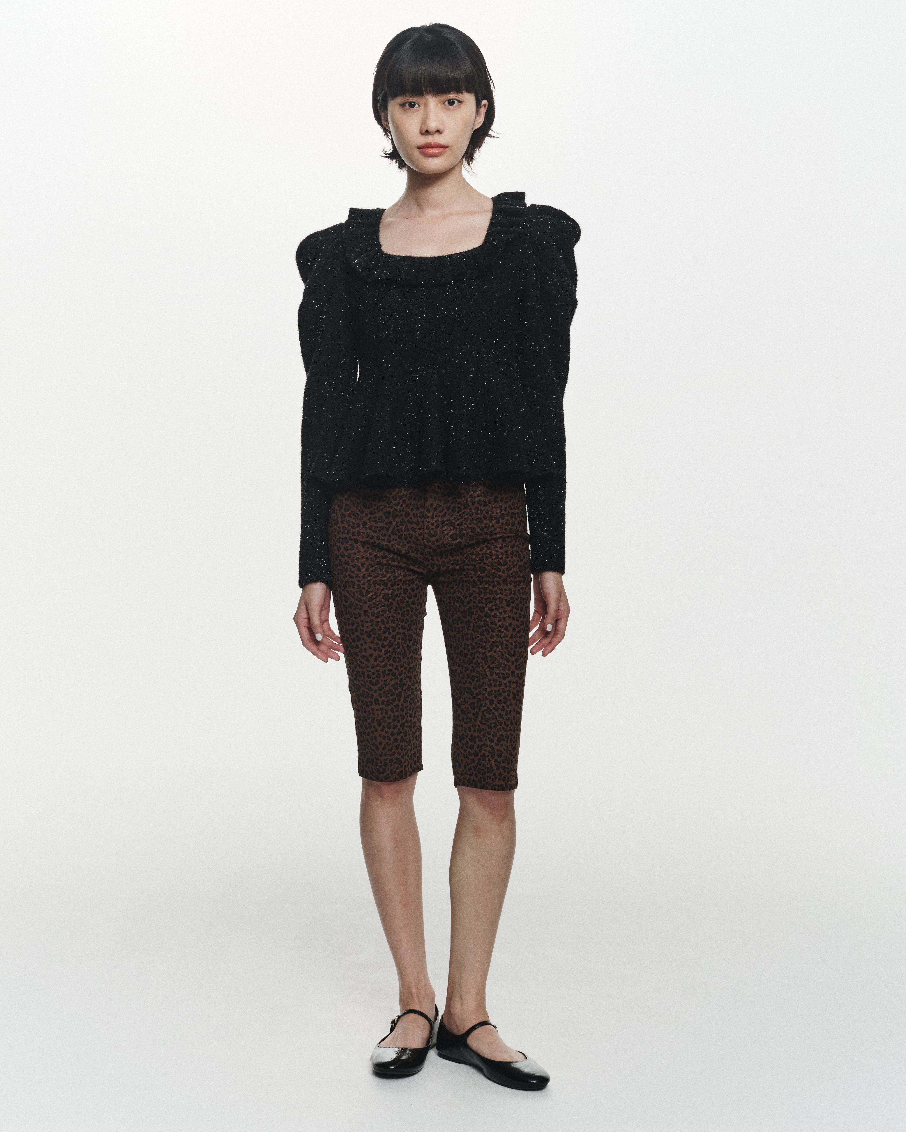 LISA PEPURAMU TOP