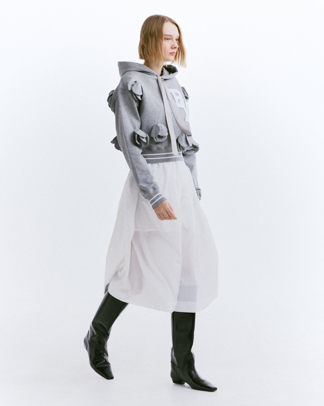 【新品タグ付】bibiy BY. FLOWER SWEATSHIRT BIBIY. MADE | BY. FLOWER SWEATSHIRT｜Bibiy.