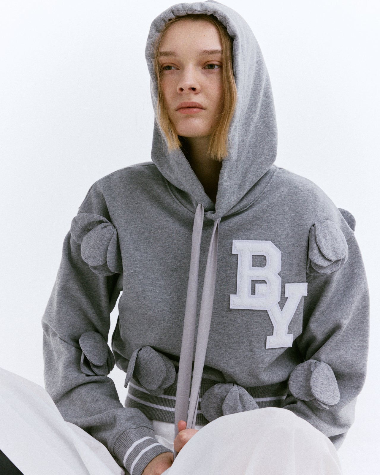 BY. FLOWER SWEATSHIRT