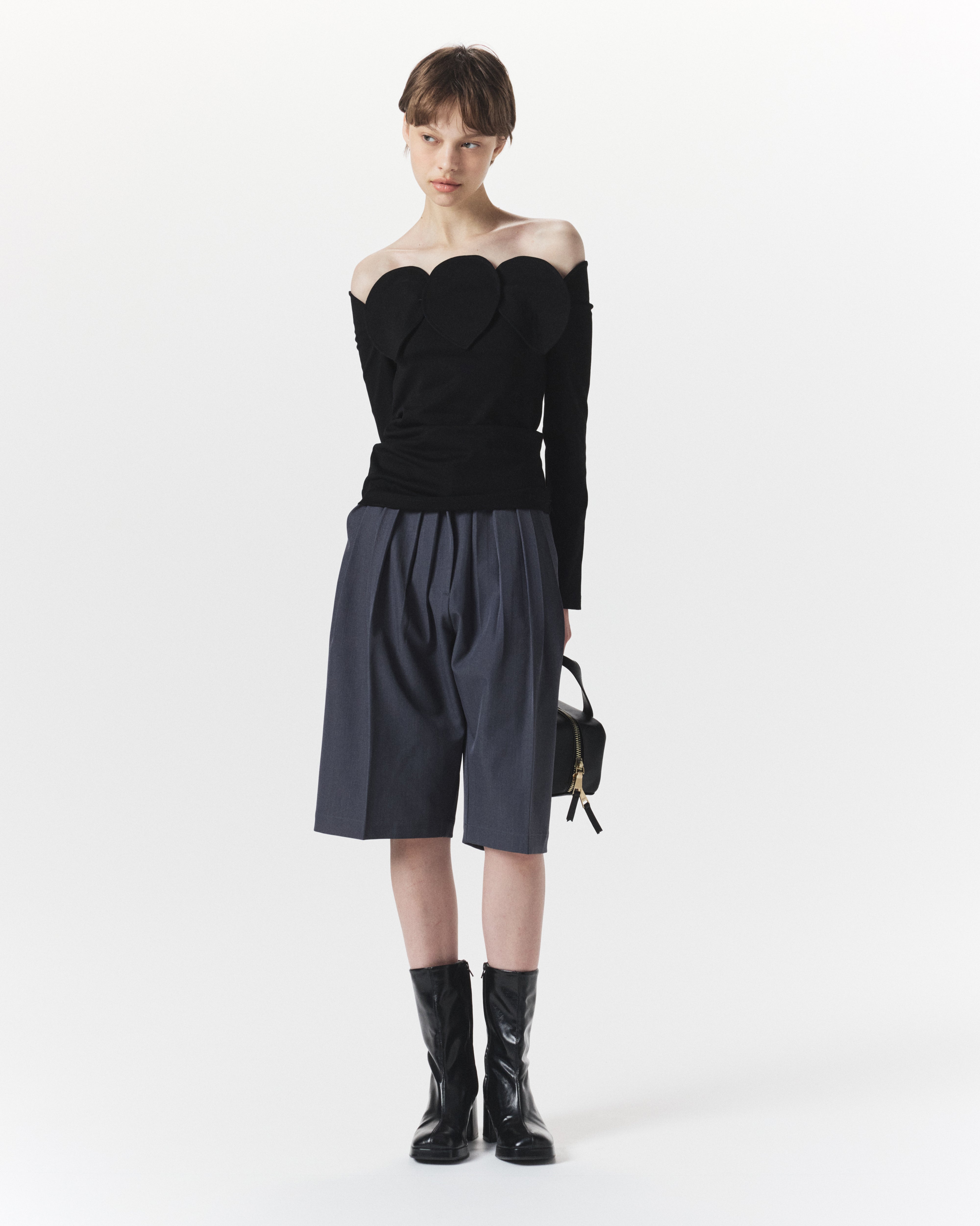 シャツ+ブラウス(長袖+七分) Bibiy. PETAL OFF-SHOULDER TOP BIBIY. MADE | PETAL OFF-SHOULDER TOP BLACK｜Bibiy.