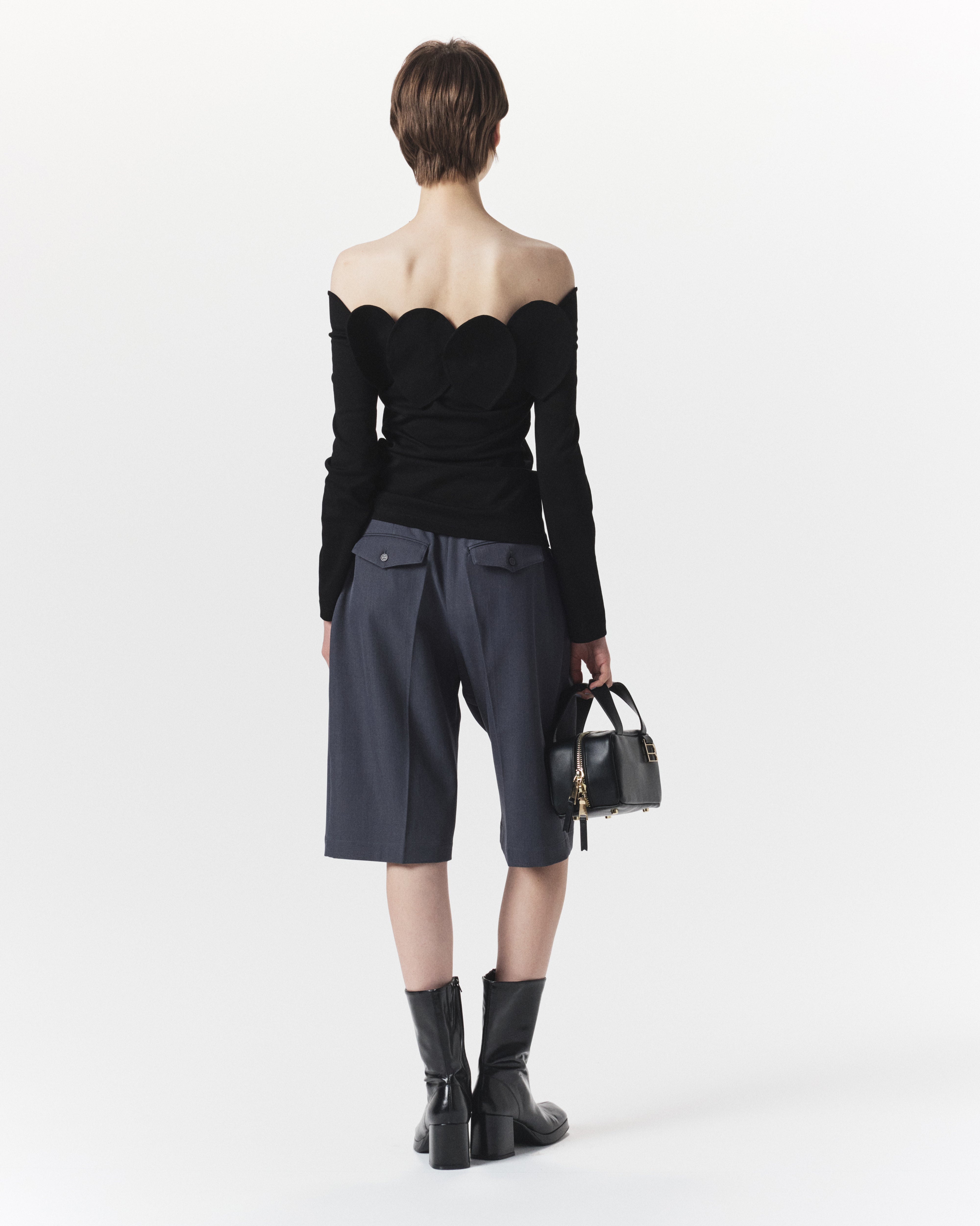 トップス Bibiy. PETAL OFF-SHOULDER TOP BIBIY. MADE | PETAL OFF-SHOULDER TOP BLACK｜Bibiy.