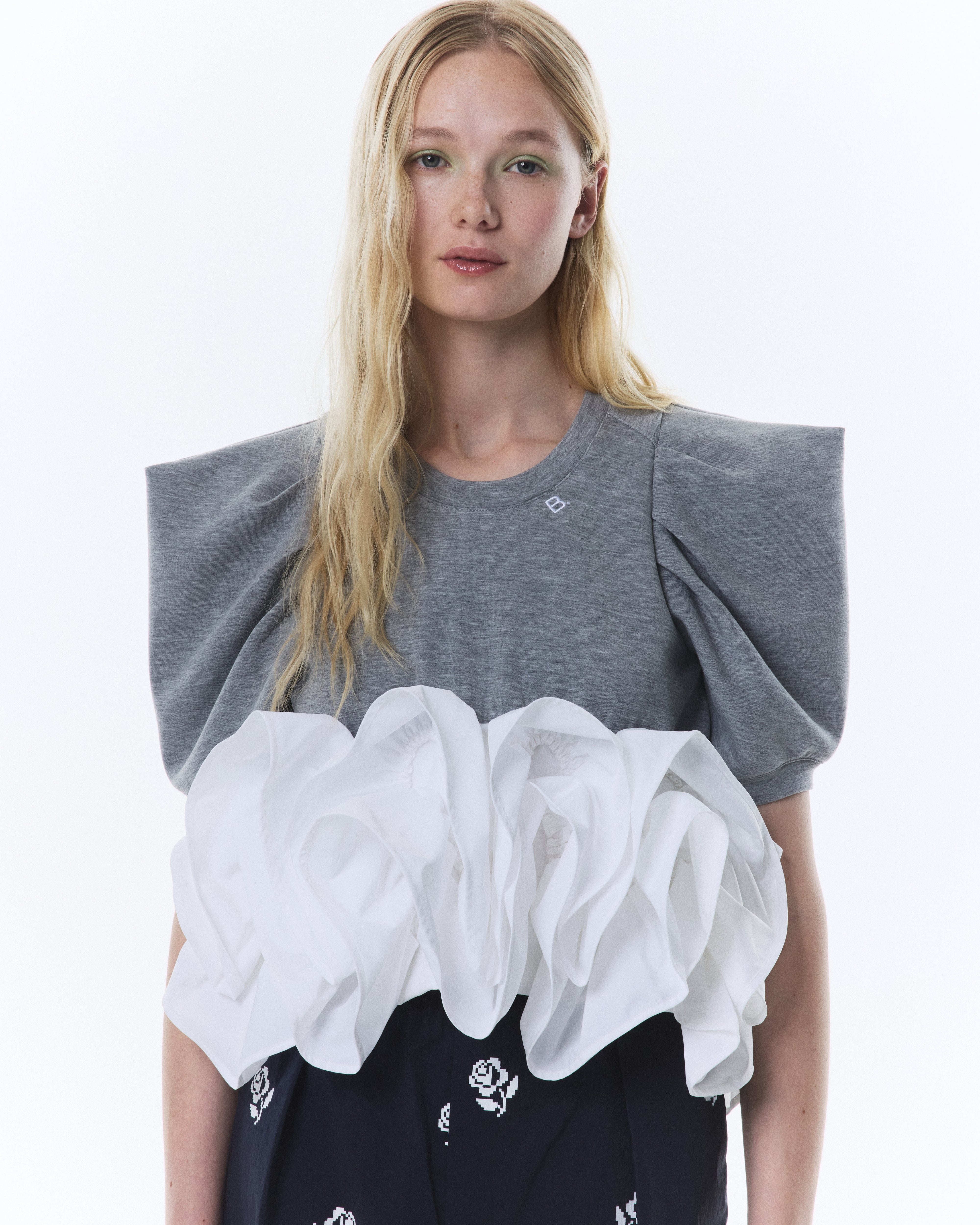 BIBIY. MADE | B. CREME PEPURAMU TEE GRAY｜Bibiy.