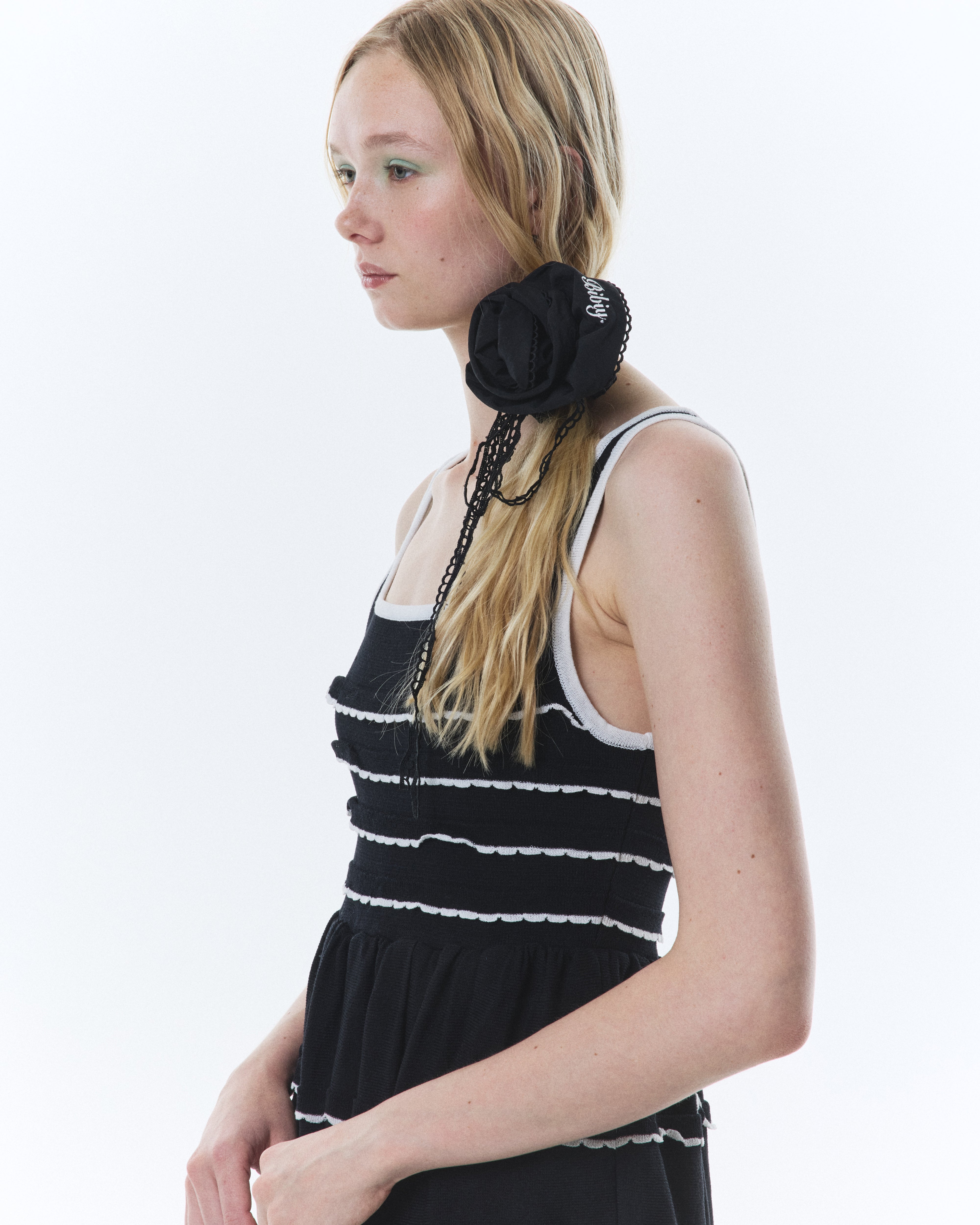 ビビィ BIBIY. SHUSHU MUFFLER シュシュフリル アパレル マフラー ニット ブラック 新品同様 BIBIY. MADE | BIBIY. ROSETTE SHUSHU BLACK｜Bibiy.