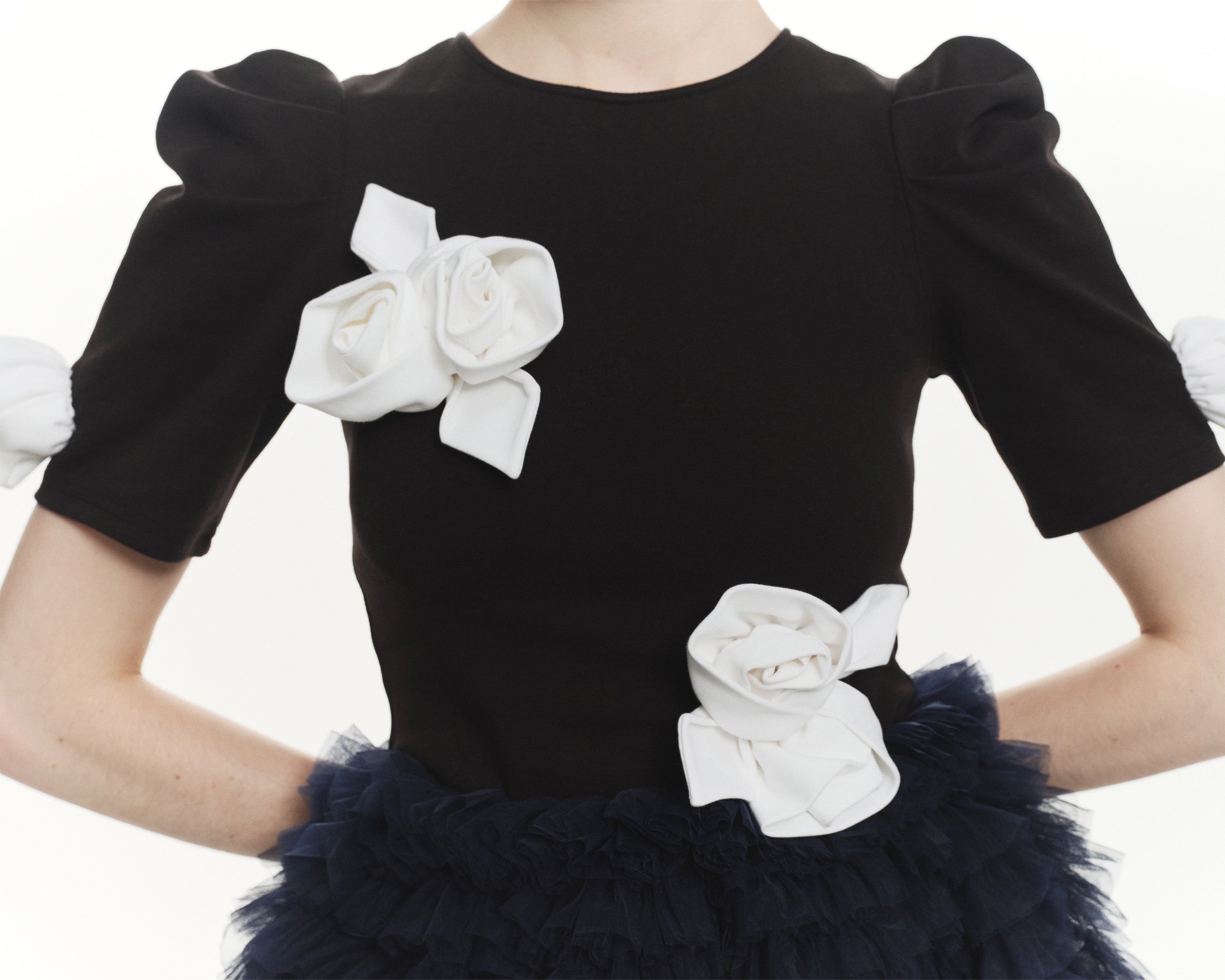 ROSETTE TEE