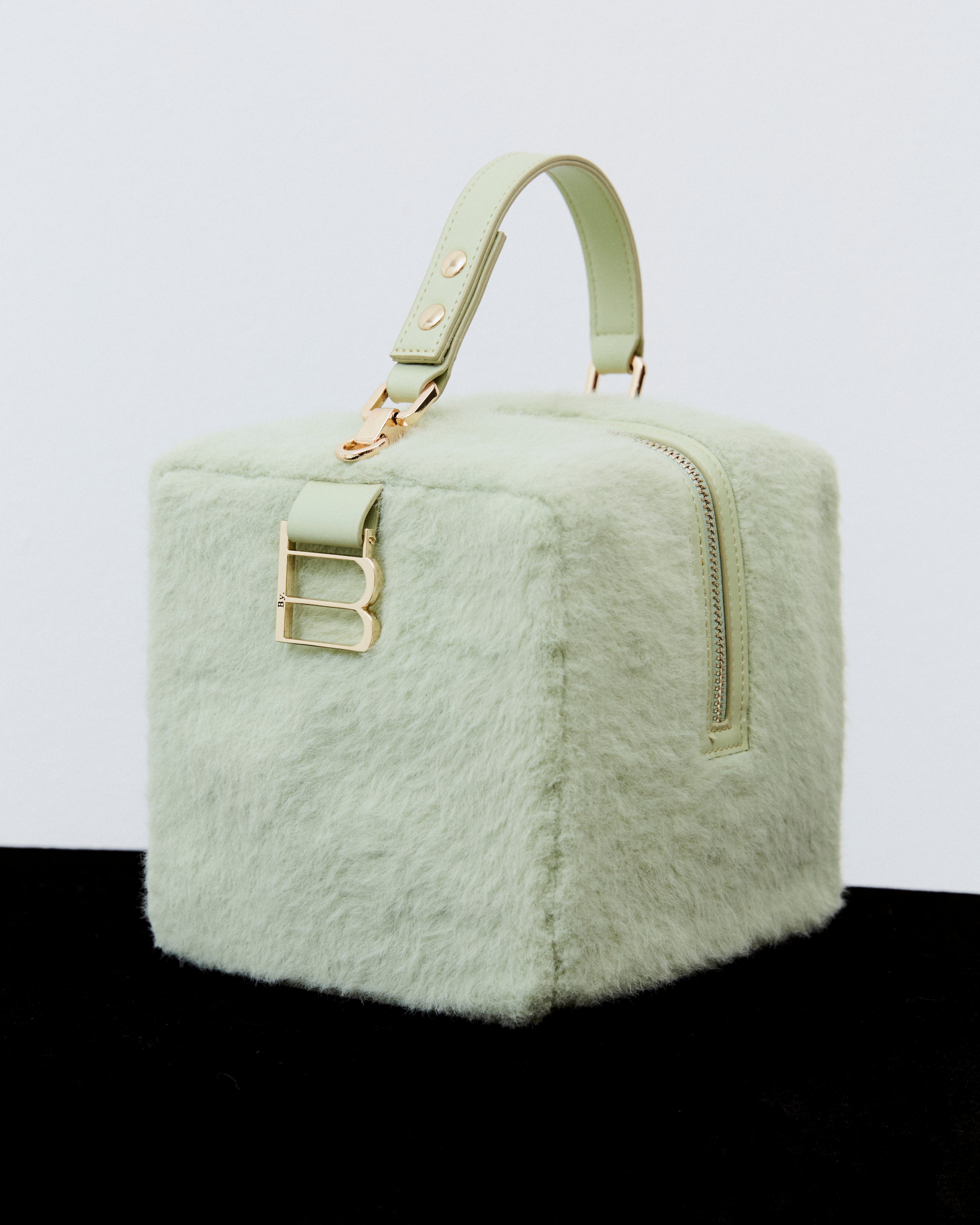 B. FUR BOX BAG