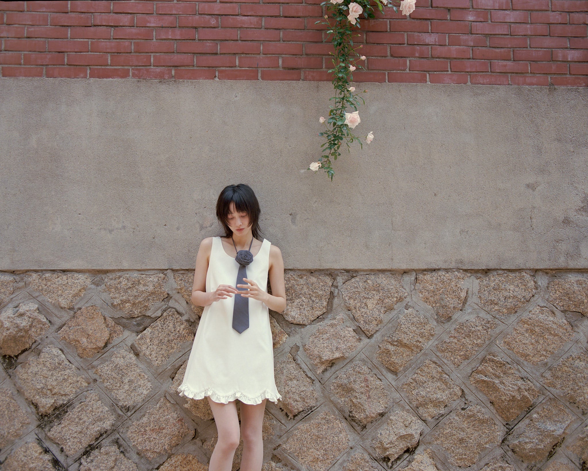 ROSETTE NECK TIE