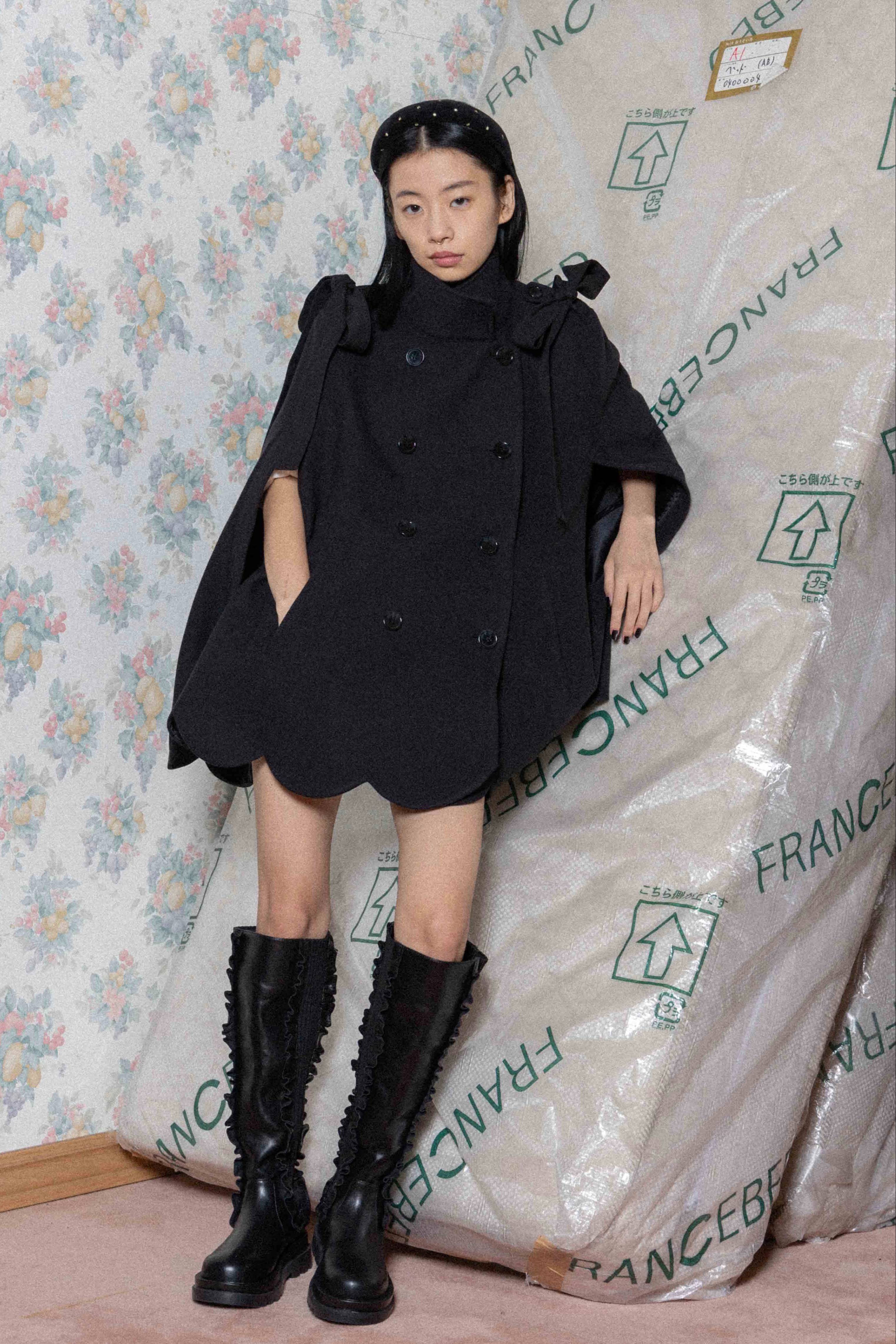 カラーブラック【Bibiy】完売商品MELINDA CAPE COAT - ポンチョ