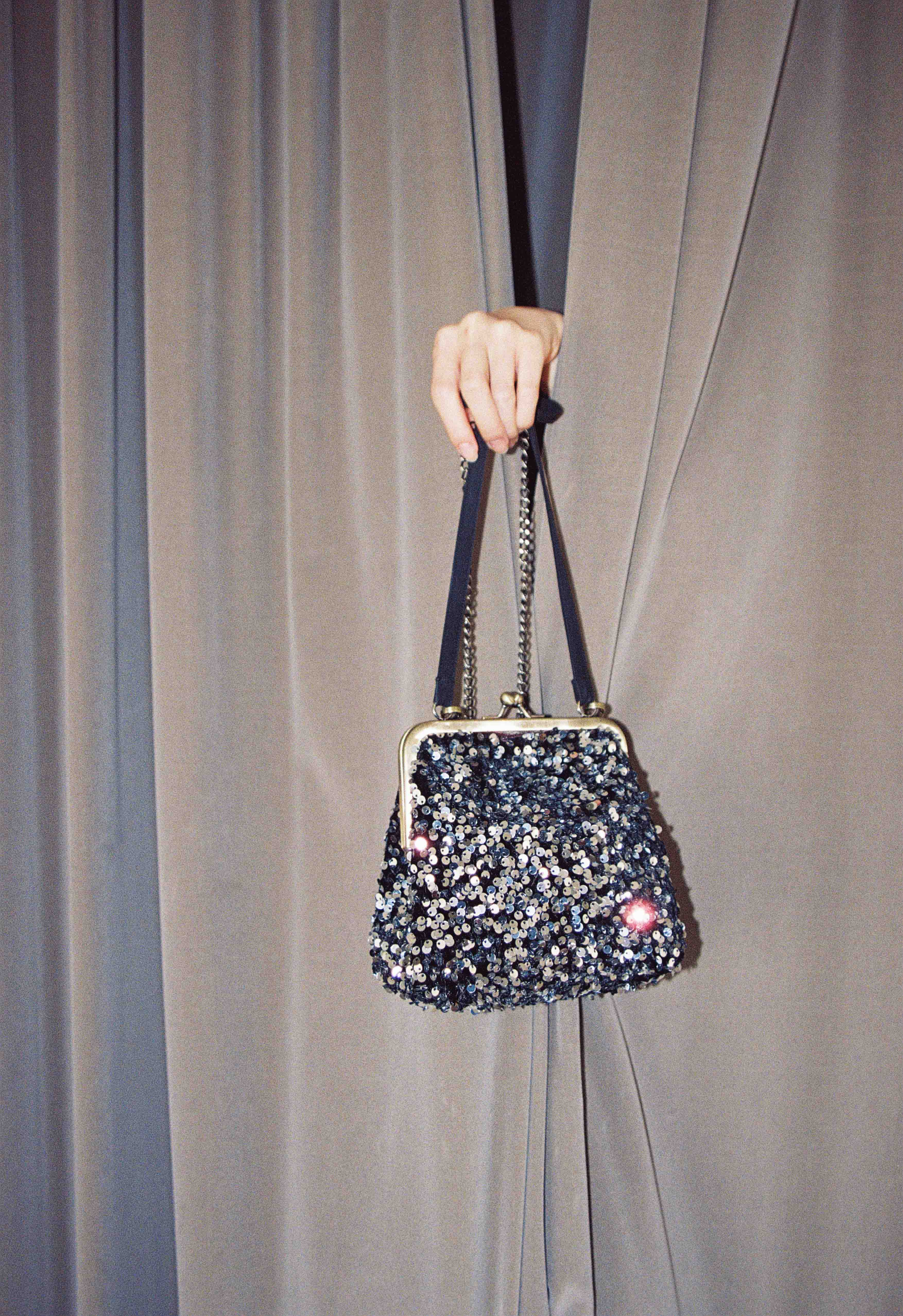 Bibiy.  ODETTE GLITTER BAG